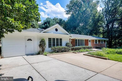 8549 Pineway Dr, Laurel, MD 20723 - photo 3