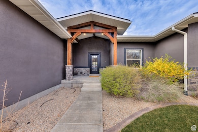 284 W Mcgill Ave, Moab, UT 84532 - photo 3