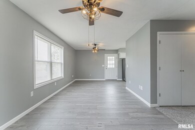 524 N Hamilton St, Lincoln, IL 62656 - photo 3