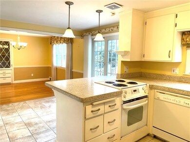 187 Sweetbriar Dr, Cranston, RI 02920 - photo 4