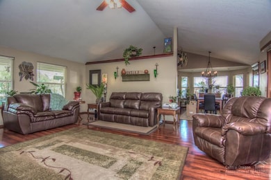 2353 SW Salmon Ave, Redmond, OR 97756 - photo 4