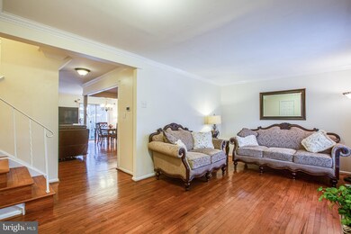 7915 Bethelen Woods Ln, Springfield, VA 22153 - photo 2