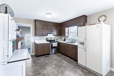 551 Pinewood Cir.-20