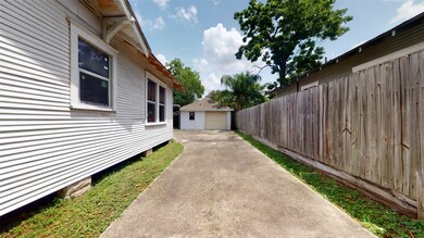 1019 E 14th St, Houston, TX 77009 - photo 7
