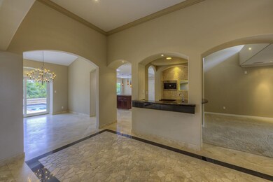Wet Bar and Dining Room
