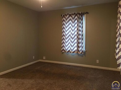 905 SW Watson Ave, Topeka, KS 66606 - photo 5