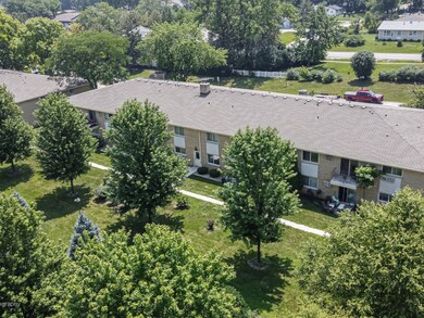 550 Chase Dr unit 14, Clarendon Hills, IL 60514 - photo 3