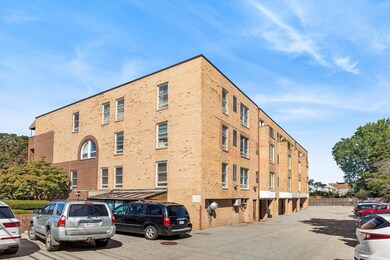 314 Riverside Ave unit 401, Medford, MA 02155 - photo 3