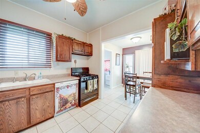 271 Johnson Ave NW, Cedar Rapids, IA 52405 - photo 6