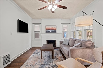 603 E 62nd St, Kansas City, MO 64110 - photo 2