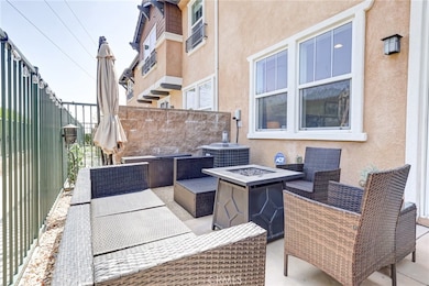 16710 Nicklaus Dr unit 73, Sylmar, CA 91342 - photo 4