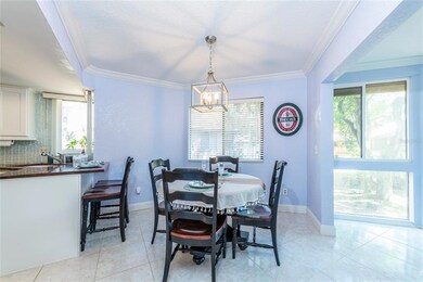 Eat-in kitchen with bar area