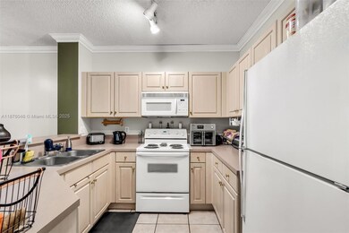 12006 SW 2nd St, Pembroke Pines, FL 33025 - photo 4