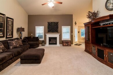 3083 N Clover Ave, Fresno, CA 93727 - photo 2