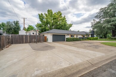 3689 Suzanne Way-10