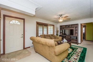 4112 E 10th St, Des Moines, IA 50313 - photo 2