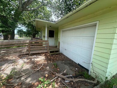 917 SW Armagh St, Topeka, KS 66611 - photo 3
