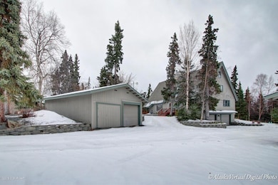 Detached Garage