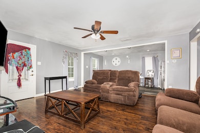 1642 Ash St, Grand Prairie, TX 75050 - photo 4