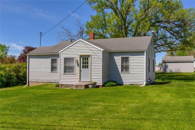 911 E 8th St S, Newton, IA 50208 - photo 3