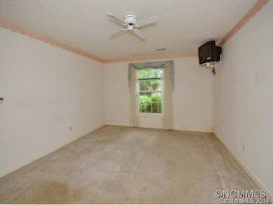 59 Lake Pointe Cir, Hendersonville, NC 28792 - photo 7