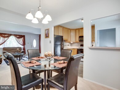 9210 Rolling View Dr, Lanham, MD 20706 - photo 5