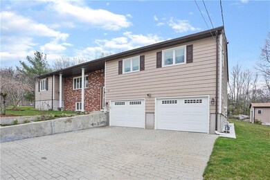 27 Morpheus Dr, Cumberland, RI 02864 - photo 2