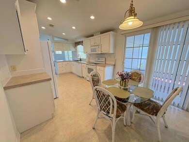 3921 Seagate Dr unit 523, Melbourne, FL 32904 - photo 3