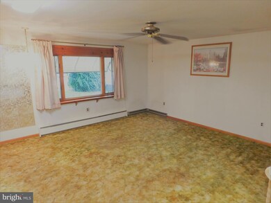 21 Snyder Ave, McAdoo, PA 18237 - photo 4