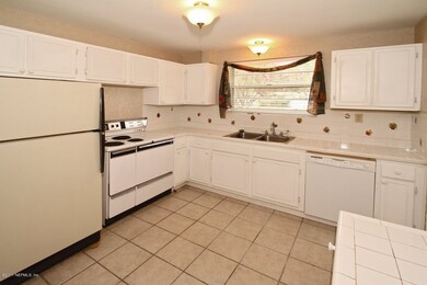 915 Nightingale Rd, Jacksonville, FL 32216 - photo 4