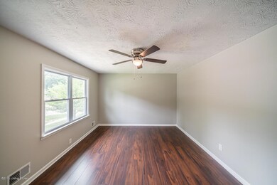 9306 Lantana Dr, Louisville, KY 40229 - photo 3