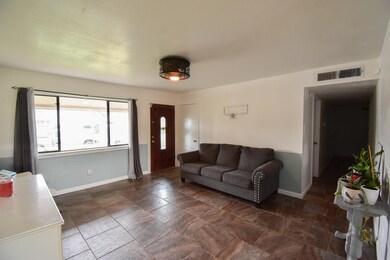 2504 Eastmont Ct, Alamogordo, NM 88310 - photo 3