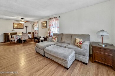 64 Macarthur Dr, Edison, NJ 08837 - photo 3