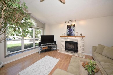WELCOME HOME TO 305 CYPRESS POINT CT! Bright and s