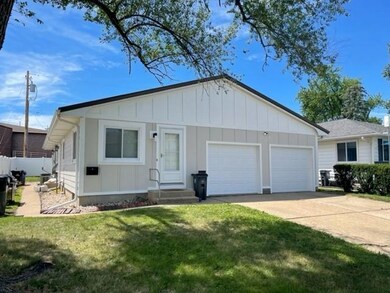 807 36th St SE, Cedar Rapids, IA 52403 - photo 2