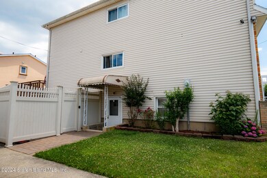 289 Adams Avenue