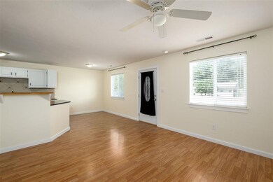 Superb big windows bring great light into the comb