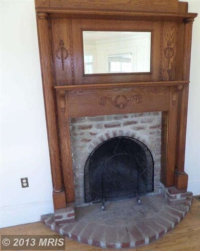 105 N Hawksbill St, Luray, VA 22835 - photo 7