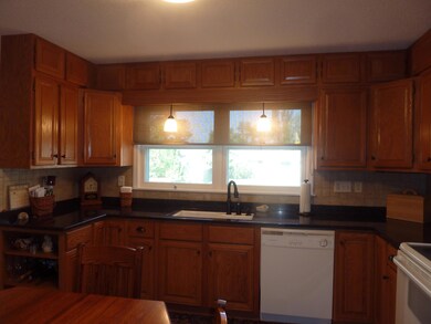 222 11th Ave NE, Jamestown, ND 58401 - photo 4