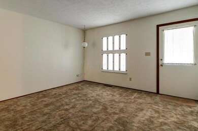 5331_Forrest_living room