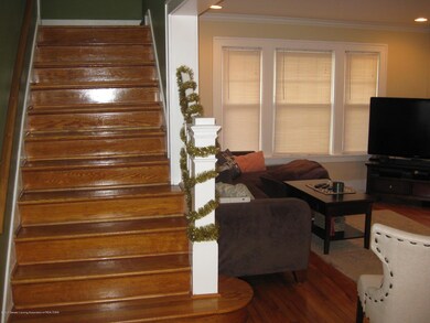 Entry/Living Room