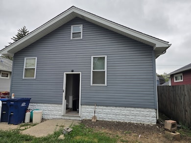 509 N Butrick St, Waukegan, IL 60085 - photo 2