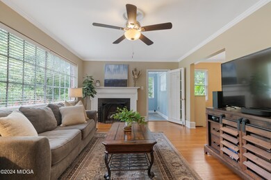 561 Corbin Ave-06788
