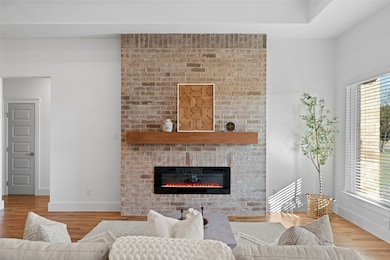 607 E Wood Dell Dr, Glenn Heights, TX 75154 - photo 6