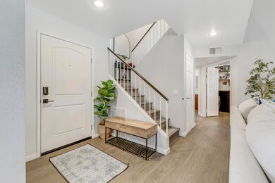 32 FOYER FULL