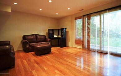 (4) Family Room
