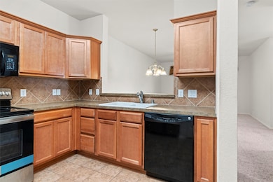 2725 Hyde Park Dr, Grand Prairie, TX 75050 - photo 5