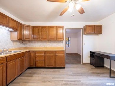 1610 Koch St, Pekin, IL 61554 - photo 5