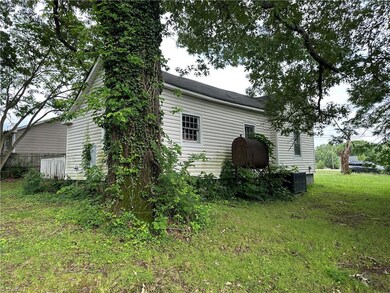 1203 Picard St, Greensboro, NC 27405 - photo 4