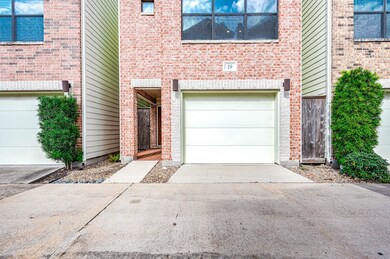 650 Westcross St unit 19, Houston, TX 77018 - photo 2